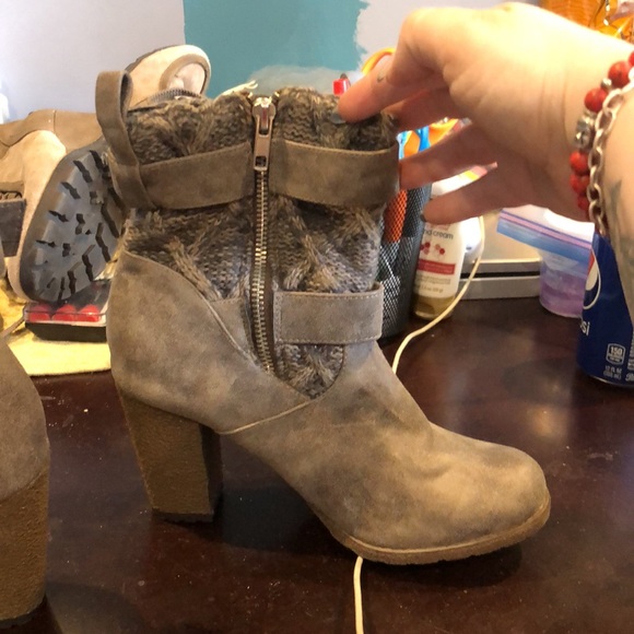 Mukluks heeled zip up double buckle calf boots - Picture 5 of 10